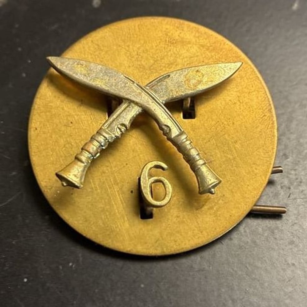Vtg British Military 6th Gurkha Rifles 2-Part Cap Badge Insignia Brass Back Disc
